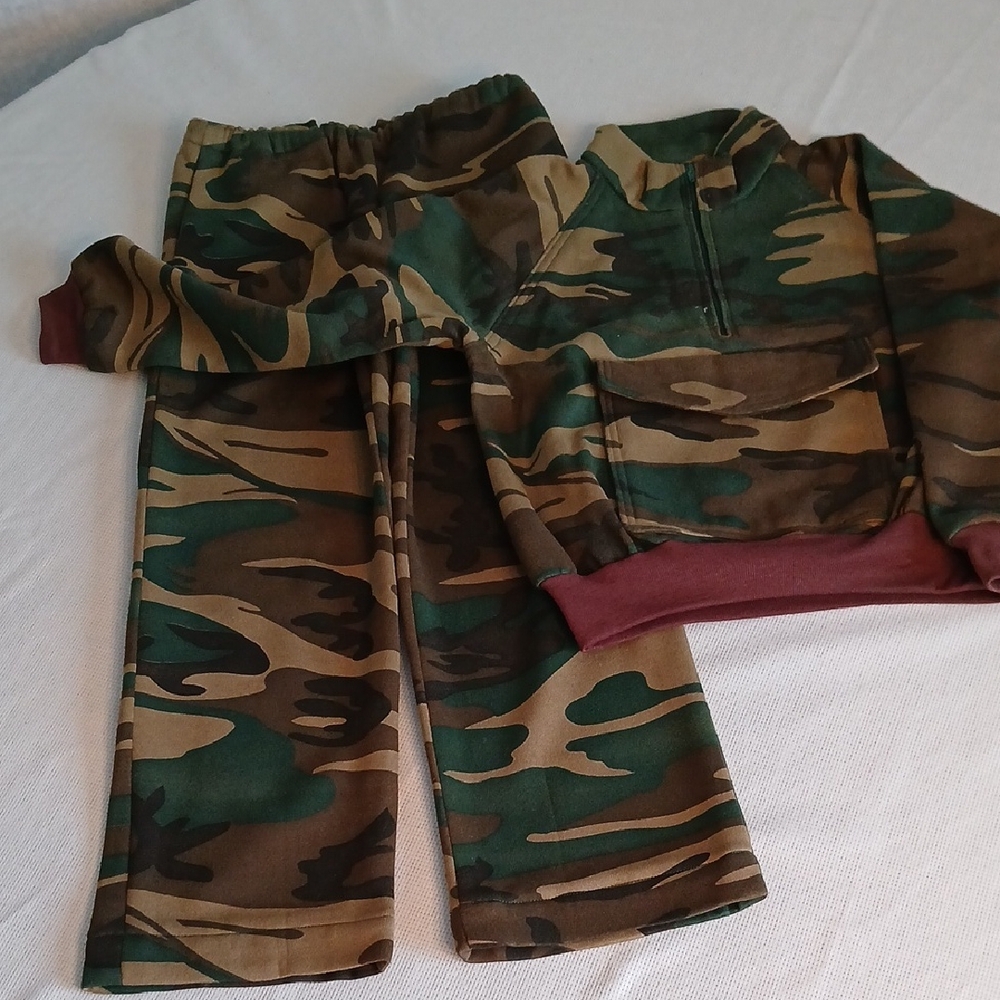 NEW ** Kids Camouflage Fleece Pants And Pull-over Jacket Size 8